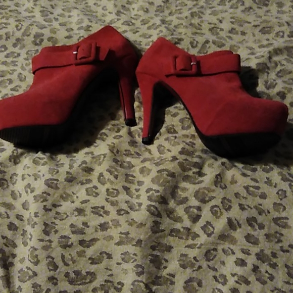 Shoes - Picture 1 of 3